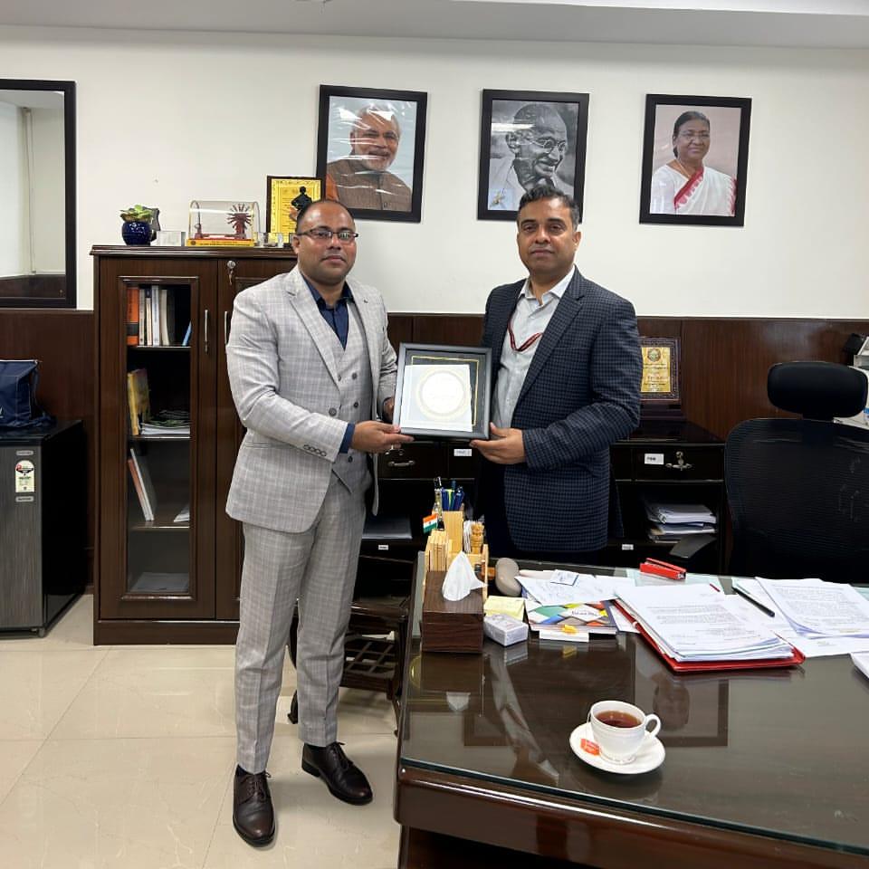 Meeting of Mr. Kuldip Sarma with Dr. Hanif Qureshi, IPS, Additional Secretary  (Automobile Division), Ministry of Heavy Industries, Government of India.