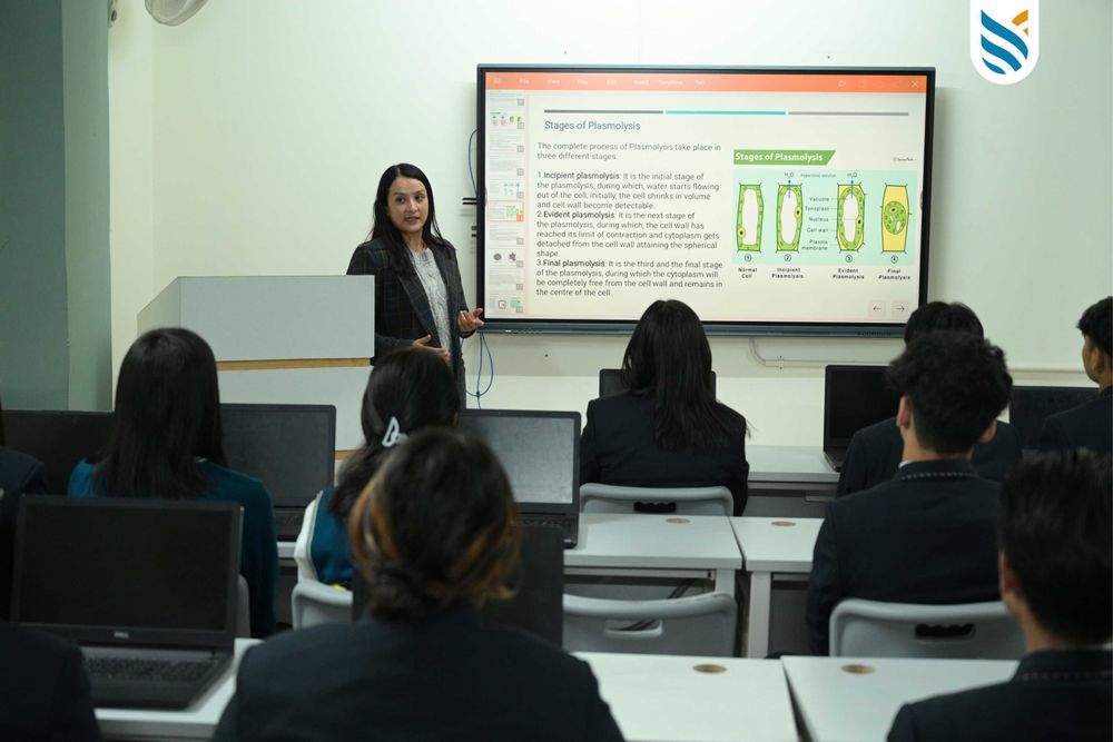Skill University vs Traditional University: Which Is Better in 2026?